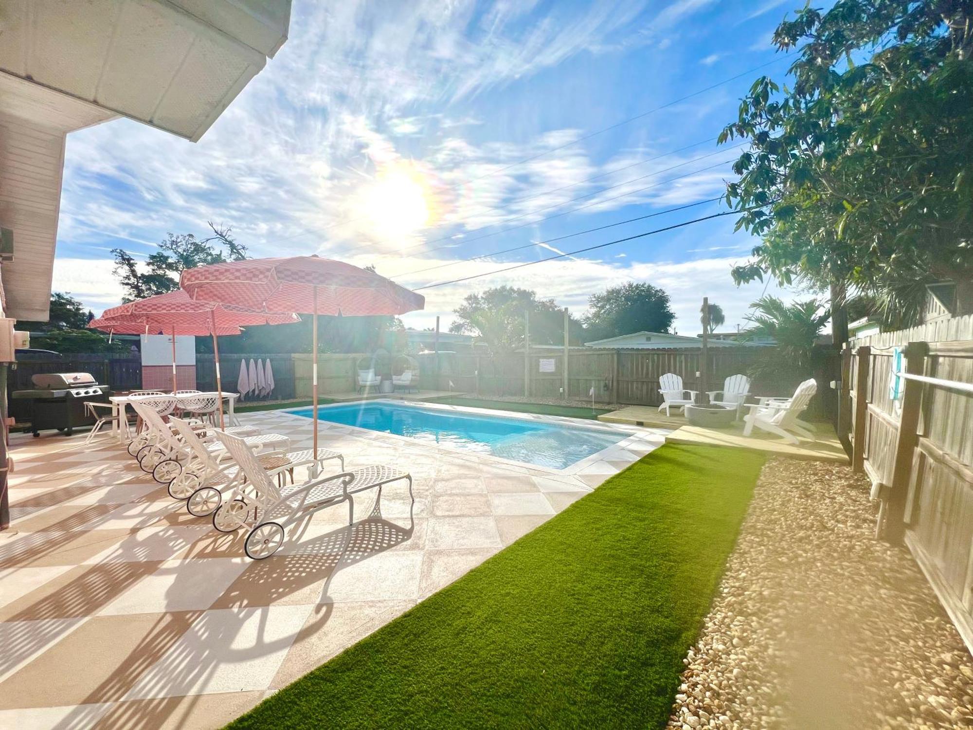 Luxury Villa 3 Blocks From The Beach With Pool A Fire Pit And Outdoor Oasis Cape Canaveral Exterior photo